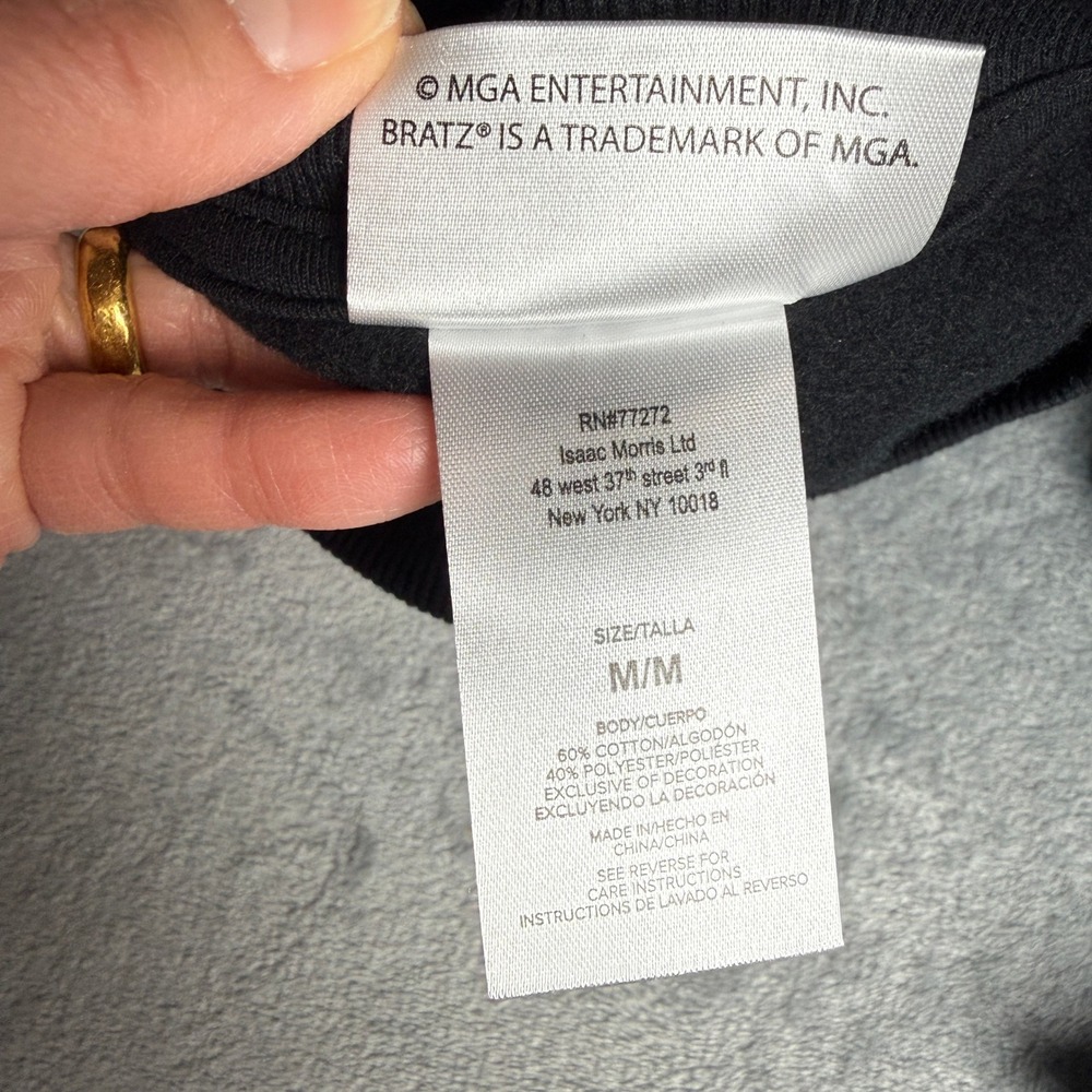 New Bratz Est 2001 Graphic Sweatshirt Black Pink Doll Y2K Crewneck M BTQ016C - Picture 13 of 14